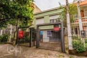 Casa com 3 quartos à venda na Avenida Taquara, 111, Petrópolis, Porto Alegre