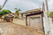 Casa com 5 quartos à venda na Avenida Nonoai, 1686, Nonoai, Porto Alegre