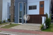 Casa alto padrão em Condomínio Fechado