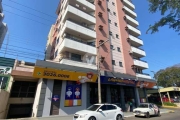 Apartamento de três dormitórios com sacada e churrasqueira.