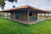 Sítio à venda com 3 quartos sendo 1 suíte, terreno de 1.200m² em Mateus Leme-MG.