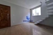 Apartamento Duplex no Jd. Itamarati, Poá/SP; 2 quartos; 1 vaga; varanda no piso superior.