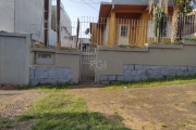 Casa de frente com  /- 90m²   apartamento de fundos com  /- 90m²   grande espaço comercial tipo garagem, acomoda em torno de 10 veículos. Imóvel adequado para moradia, atividade comercial e moradia ou