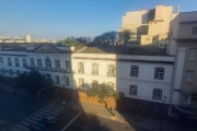 A sala/conjunto está localizado no bairro Centro Histórico em frente ao complexo hospitalar Santa casa, ideal para médicos que querem aproveitar o fluxo de pacientes do Hospital. O conjunto comercial 