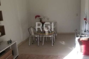 Apartamento de dois dormitórios, em bom estado amplo living, piso frio, lateral, sol da tarde. Área de serviço separada. &lt;BR&gt;&lt;BR&gt;A poucos minutos da rodoviária da capital.  &lt;BR&gt;&lt;B