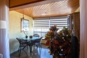 Excelente apartamento no coração do bairro Floresta, três dormitórios(sendo uma suíte), cozinha, área de serviço, living 2 ambientes com sacada,  prédio com portaria 24hs e salão de festas. &lt;BR&gt;