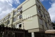 Vende-se apartamento de dois (2) dormitórios no bairro Petrópolis. Living em dois (2) ambiente, piso parquet, banho social, cozinha, área de serviço e banho auxiliar. &lt;BR&gt;Prédio em ótima localiz