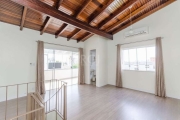 Ótima cobertura semi mobiliada no bairro Santo Antônio!  O pavimento inferior dispõe de living, cozinha planejada com piso porcelanato e equipada com fogão embutido e exaustor,  2 dormitórios com móve