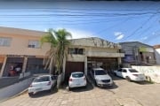 Pavilhão comercial localizado na Rua Coronel Aparício Borges. Possui escritório, sala, depósito, cozinha, 06 banheiros e um enorme pátio com vaga para vários carros. Área total de 800m². Bem localizad