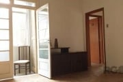 Apartamento à venda localizado na Rua Dona Leonor, no bairro Rio Branco em Porto Alegre. Este imóvel conta com área construída de 92m², oferecendo 3 quartos e 1 banheiro. Prédio com 3 pavimentos, send