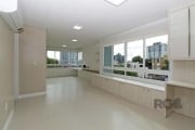 Lindo apartamento de 3 dormitórios com uma suíte e em frente à praça. Imóvel de 98m² de área privativa com excelentes acabamentos e moveis sob medida, só entrar e morar. Espaçoso living de 3 ambientes