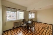 Apartamento com 3 dormitórios, 1 suíte, living 2 ambientes, banho social, copa, cozinha com área de serviço conjugada. Apartamento amplo, em andar alto, boa ventilação e luminosidade, pronto para mora