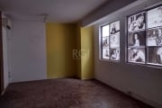 Vende sala comercial / JK com 24,37 m² de área útil na Doutor Flores, podendo ser dividido em quarto/sala. Com piso parquet, posição lateral e com orientação solar norte. Localização privilegiada no C