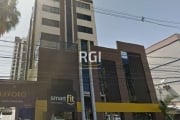 Sala Comercial (29,49 m²) área privativa - no sétimo andar. &lt;BR&gt;Localizada no Coração do Bairro Menino Deus. Prédio com 64 Salas, mais 3 Lojas, Hall e Espaços Condominiais para Reuniões e Evento