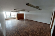 SALA COMERCIAL no 7º andar e 8º pavimento  com elevador-  146,98 m². com banheiro e uma cozinha.&lt;BR&gt;Portaria Comercial 12 horas.&lt;BR&gt;Estuda propostas.&lt;BR&gt;Aceita Financiamento.