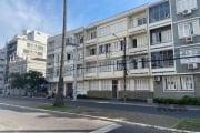 Apartamento , boa localização no Menino Deus, próximo a todos os recursos e facilidades do bairro 50 m², living com 2 ambiente, 2 dormitórios, banheiro social e área externa de serviço.&lt;BR&gt;Apart