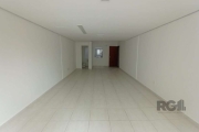 Vende Excelente Sala Comercial de 43 m² privativos localizada no Centro Profissional Mãe de Deus. Com uma localização privilegiada, oferece um ambiente perfeito para profissionais que buscam um espaço