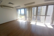 Conjunto/Sala Comercial para venda, Centro Histórico - Porto Alegre/RS&lt;BR&gt;O conjunto possui área útil de 47,06m², localizado no 9°andar, de frente, posição solar leste,  piso laminado e split no