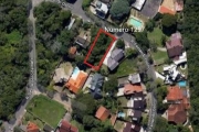 Vende terreno plano com 315m2 no bairro Teresópolis - Porto Alegre próximo a Praça Apamecor.