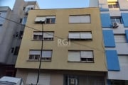 Apartamento à venda localizado na Rua Duque de Caxias, número 295, no bairro Centro Histórico, em Porto Alegre. O imóvel possui 1 dormitório, 1 banheiro social e 26.01m² de área privativa. O apartamen