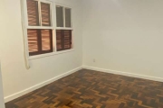 Apartamento jk de frente, vista para o Lago Guaíba, living, cozinha semi mobiliada, banheiro social, ar split no dormitório, piso parquet, cozinha e banheiro reformados. &lt;BR&gt;&lt;BR&gt;Prédio pos