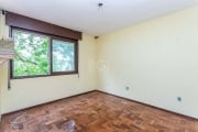 Ótimo apartamento bairro Vila Ipiranga, de frente, reformado, desocupado, com 79m² privativos, de 3 dormitórios e 1 vaga (possibilidade de adquirir 2ª vaga). Possui living amplo, 3 dormitórios, banhei