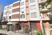 Apartamento JK na Cidade Baixa, de centro, desocupado. Possui hall de entrada, sala/dormitório amplo, banheiro, e cozinha. Muito ventilado e iluminado, com muita privacidade e silêncio. Condomínio com