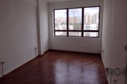 Excelente oportunidade, sala comercial, situada na Av. Assis Brail, junto aos principais pontos comerciais da região, vista privilegiada.&lt;BR&gt;Portaria, elevador.&lt;BR&gt;Cliente se interessa em 