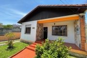 Casa térrea  com 3 dormitórios, sendo 1 suíte, sala de estar, 2 banheiros, cozinha ampla e lavanderia. Pátio grande com edícula  com um dormitório, sala de estar, cozinha e banheiro. Garagem para 2 ca