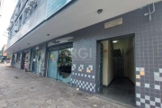 Excelente sala comercial com 26,81 m2 de área privativa ao lado do Mc Donalds, composta por ampla sala com 1 divisória e 1 banheiro. &lt;BR&gt;Condomínio muito organizado e seguro.