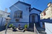 Excelente residência recentemente pintada e muito bem conservada construção de 1947 , casa térrea com pátio  uma vaga de garagem fechada , três dormitórios, sala de estar  um banheiro social ,  cozinh