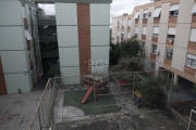 Apartamento todo  reformado com 2 dormitórios e dependência com banheiro&lt;BR&gt;auxiliar, banheiro social, living,  3 cômodos com split. Localização privilegiada do bairro Cristal, próximo ao BarraS