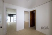 Excelente sala comercial desocupada, com aproximadamente 68m² privativos, terraço,  lavabo e copa. Sem vaga de garagem, mas com possibilidade de locação de vaga no condomínio. Piso cerâmico. Estuda pr