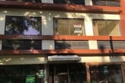 Ampla sala comercial mobiliada no bairro Rio Branco com 74m² privativos, composta de três salas de atendimento,sendo a principal com banheiro privativo, sala de recepção, cozinha e banheiro social e a