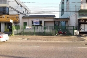 CASA COM TERRENO 400 M2, NA ASSIS BRASIL &lt;BR&gt;Casa 3 dormitórios, 2 banheiros,, excelente localização, junto ao Bourbon shopping e próximo a hospitais, bancos, farmácias, posto de saúde. &lt;BR&g