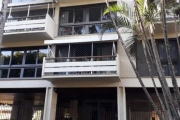 Excelente apartamento em rua nobre, junto ao Shopping Moinhhos, Parcão e todo o comércio do bairro, com 3 dormitórios, suíte, lavabo, dep. empregada, ótima conservação, 2 vagas de garagem, prédio com 