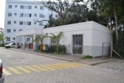 Apartamento térreo de 2 dormitórios, cozinha americana e área de serviço conjugada, banheiro, sala, 1 vaga para carro descoberta.  &lt;BR&gt;Irá ficar os móveis e os ar condicionados.&lt;BR&gt;Condomí