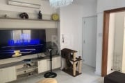 Apartamento de três dormitórios sendo 1 suíte no Centro Histórico de Porto Alegre.&lt;BR&gt;Living para dois ambientes, banheiro social, cozinha, área de serviço com lavanderia completa.&lt;BR&gt;Vaga