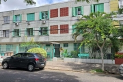 Apartamento térreo, excelente localização entre a Av. Bento Gonçalves e Rua Santana em Porto Alegre. Apartamento de 01 dormitório grande, com sala, cozinha e banheiro com móveis planejados, banheiro g