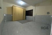 Casa no Bairro Partenon em Porto Alegre.&lt;BR&gt;&lt;BR&gt;Composta de 03 dormitórios, ampla sala, copa cozinha, 04 banheiros. &lt;BR&gt;&lt;BR&gt;Possibilidade de dividir em apartamentos já possue d