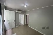 Apartamento com 01 dormitório no Bairro Floresta, com 01 vaga rotativa&lt;BR&gt;&lt;BR&gt;Imóvel com 01 dormitório de frente, amplo living 02 ambientes, banheiro social, cozinha e área de serviço sepa