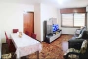 Vende-se amplo apartamento 02 dormitórios, reformado e semi mobiliado.&lt;BR&gt;Living 2 ambientes.  Cozinha completa, área de serviço separada.&lt;BR&gt;01 banheiro social.&lt;BR&gt;Dependência compl