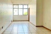 Conjunto comercial de frente, andar alto, em excelente localização, desocupado e de fácil locação. A sala conta com 30 m², banheiro e vista para rua, iluminada e bem ventilada. Livre e desimpedida de 