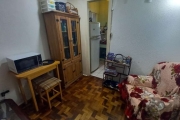 Vende JK na região central, piso parquet, cozinha, banheiro, arejado e iluminado.&lt;BR&gt;&lt;BR&gt;Condomínio oferece: Portaria em horário comercial, dois elevadores e câmeras de vigilância.