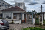 CASA ANTIGA DE  CONSTRUÇÃO  MUITA SOLIDA, PRECISA DE MODERNIZAÇÃO .&lt;BR&gt;&lt;BR&gt;LOCALIZADA JUNTO ANTIGO ESTÁDIO DO GRÊMIO NA AZENHA,&lt;BR&gt; REGIÃO QUE SERÁ VALORIZADA COM O NOVO EMPREENDIMEN