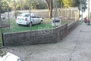 Ótimo terreno com 2.500m² de área cercado com muro de concreto, no bairro Agronomia.Localizado na Rua Dolores Duran, com topografia irregular e infraestrutura completa com água, energia elétrica e red