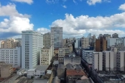 Vende sala em andar alto e excelente localização na região central, divisórias, piso laminado, banheiro.&lt;BR&gt;&lt;BR&gt;Condomínio oferece: Portaria 24 horas, elevadores modernos e câmeras de vigi