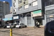 Ótima loja térrea de frente no bairro Partenon, com 200m², com mezanino, 2 banheiros, um em cada pavimento, cozinha, depósito e ou outra cozinha ou banheiro. Reformada, porcelanato, tudo novo, climati