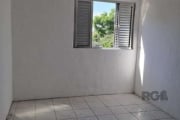 Apartamento 2 dormitórios, sala com piso frio, banheiro, cozinha e área de serviço. Perto de condução.