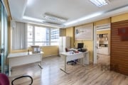 Sala Comercial à Venda no Centro Histórico de Porto Alegre!&lt;BR&gt;&lt;BR&gt;Oportunidade imperdível único na Avenida Senador Salgado Filho: conjunto/sala com 37m² de área privativa e 50m² de área t